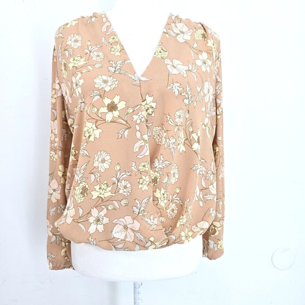 NWT Elodie Surplice Floral DaintyTan Long Sleeve Relaxed Fit Top Women M